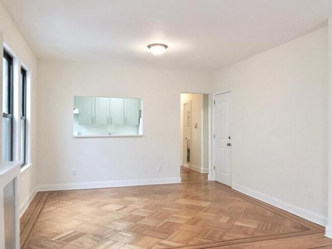 Foto del edificio - 3 bedroom in Brooklyn NY 11209