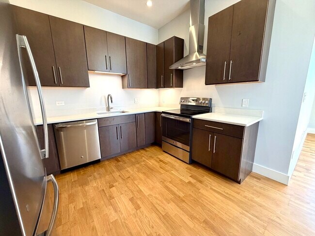 Foto del edificio - 13 W Central St