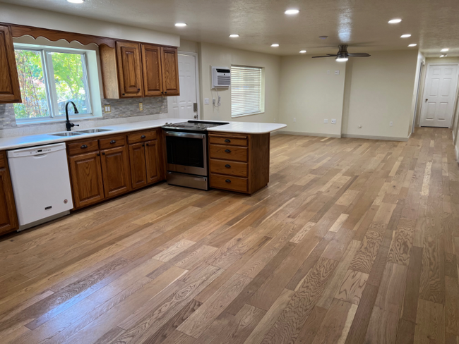 Building Photo - 2656 Oak Hills Dr