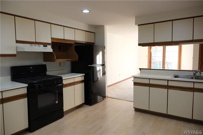 Building Photo - 20 Southwick Dr