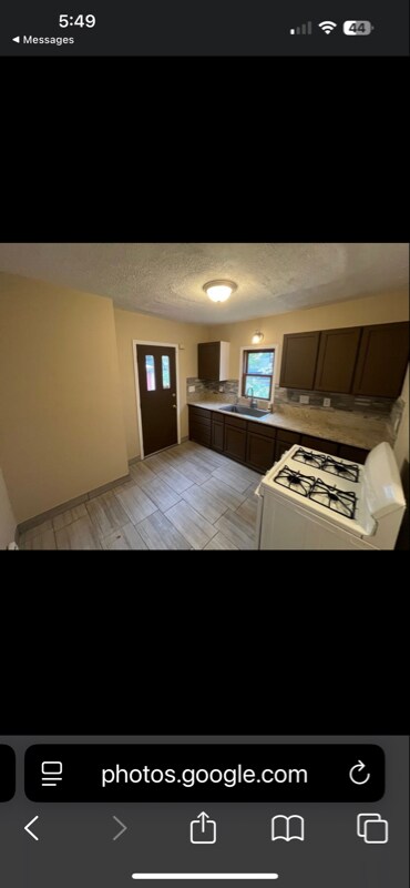 Foto del edificio - 5073 Greenhurst Dr