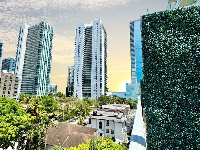 Foto del edificio - 321 NE 26th St