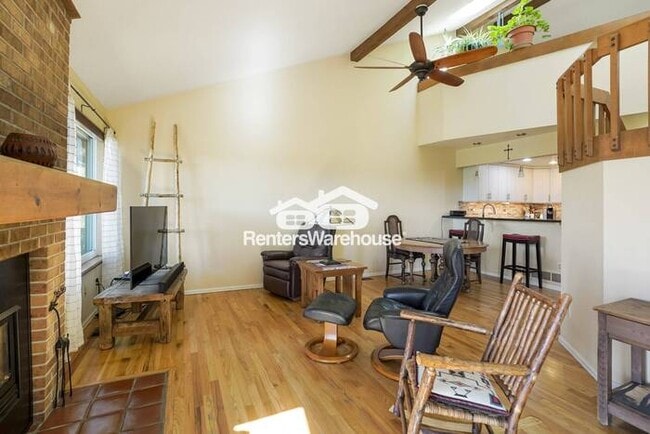 Building Photo - Stunning Golf Course and Sunset Views From This Fantastic Upscale Townhouse