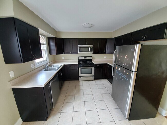 Building Photo - 4111 N Mozart St