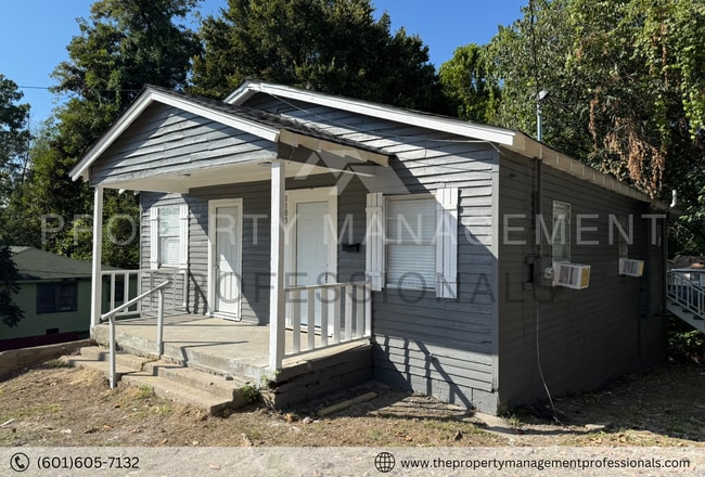 Building Photo - Fantastic on Fayette