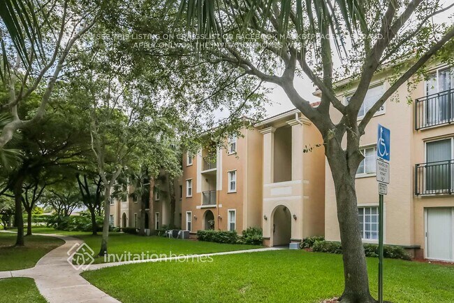 Foto del edificio - 2427 Centergate Dr