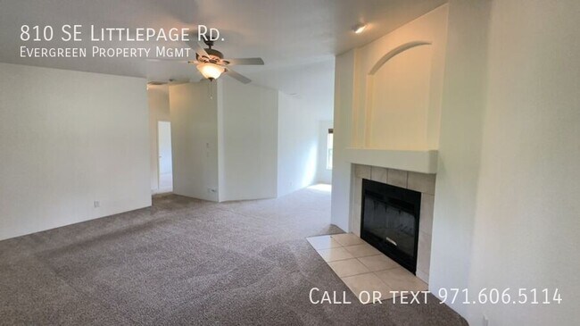 Building Photo - 810 SE Littlepage Rd