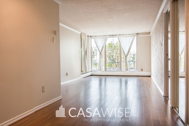 Building Photo - 10149-10149 Saskatchewan Dr NW