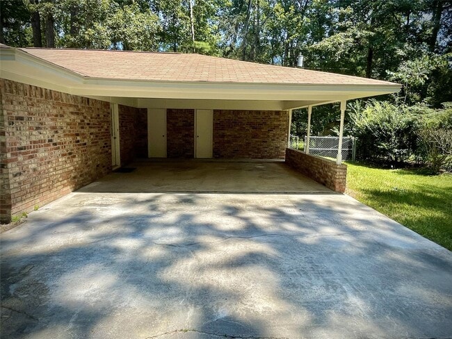 Building Photo - 1102 Ada St