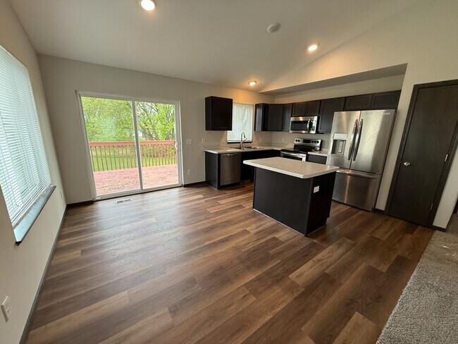Foto del edificio - 924 Waters Edge Ct
