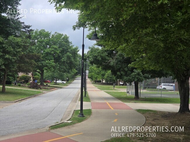 Building Photo - 2588 E Sweetbriar Dr