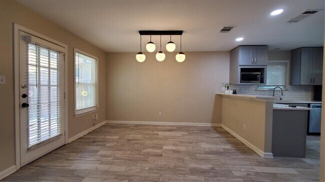 Foto del edificio - 13015 Garfield Ln