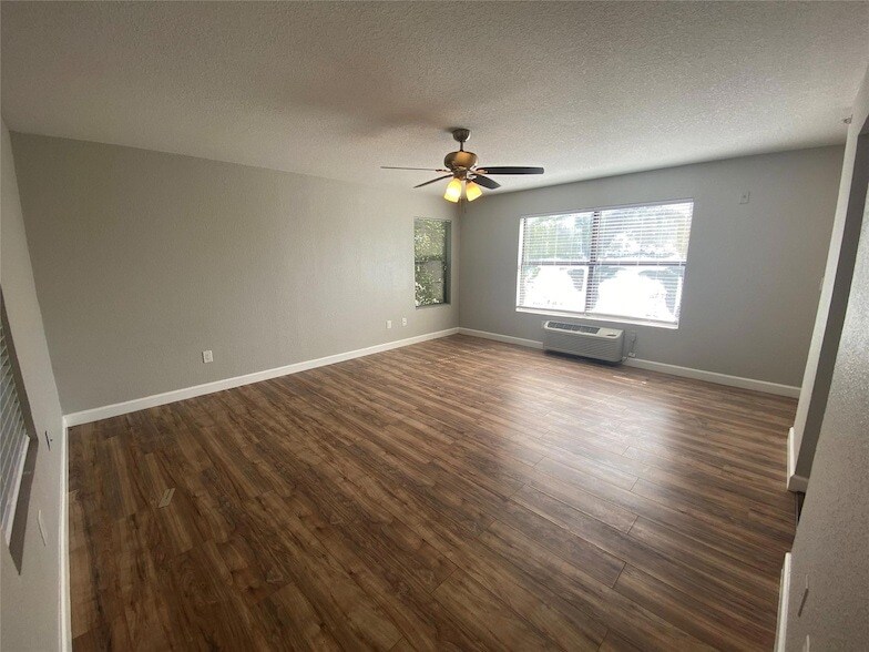 Foto principal - 701 W Sycamore St