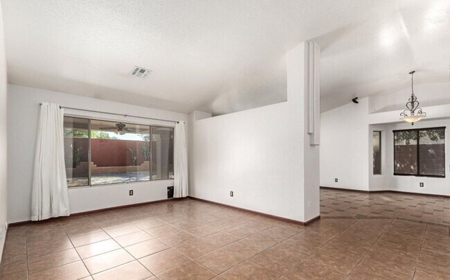 Foto del edificio - OPEN HOUSE 7/20/2026   1:30 TO 2:30    "FR...