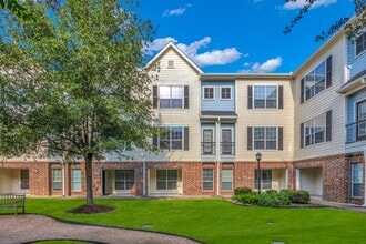 Building Photo - 9200 Westheimer Rd