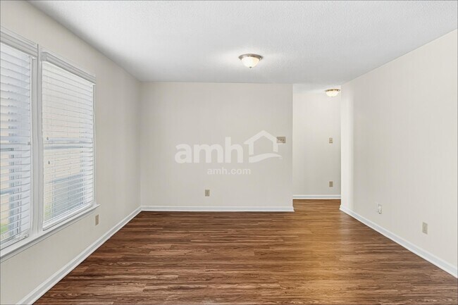 Foto del edificio - 5631 Hammermill Dr