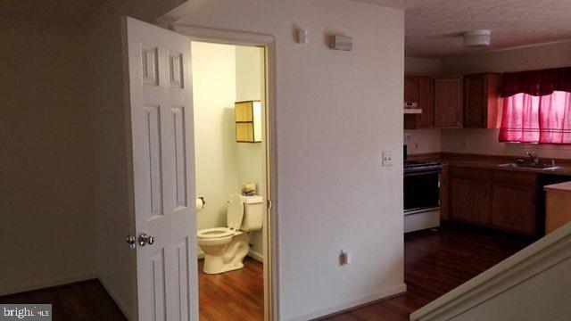 Building Photo - 412 Kings Crest Dr