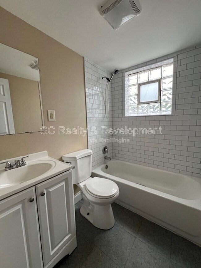 Building Photo - 350 Wilson Ave