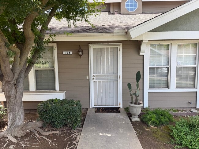 Foto del edificio - 3770 W Barstow Ave