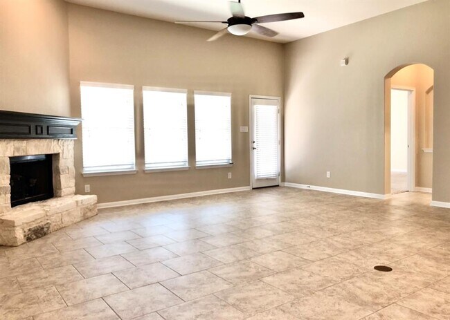 Foto del edificio - 130 Middle Creek Dr