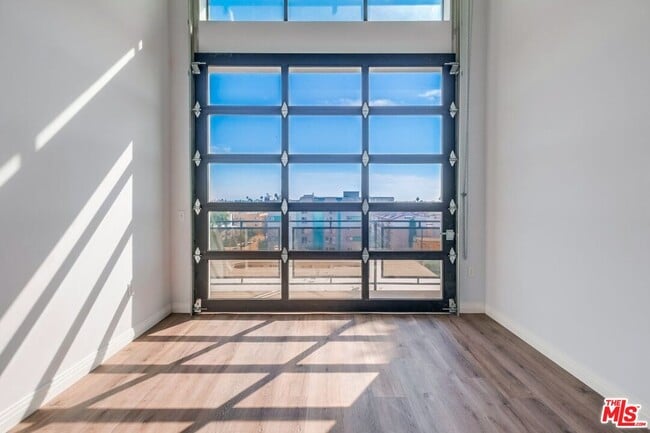 Building Photo - 3279 San Marino St