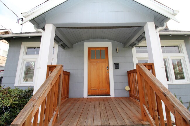 Building Photo - 3926 NE 70th Ave