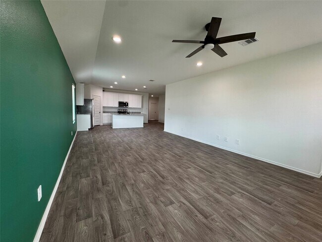 Foto del edificio - 2216 Laurel Bloom Ln