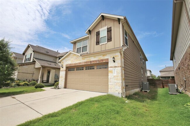 Building Photo - 14012 Hedera Dr