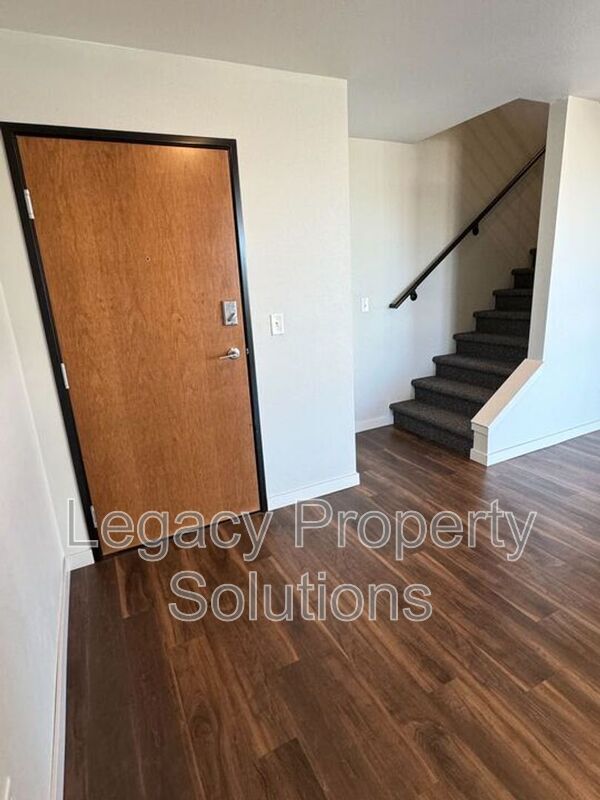 Foto del edificio - 208 E Greenfield Ln