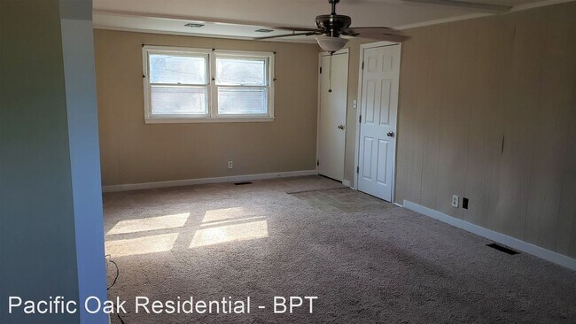 Building Photo - 3 br, 2 bath House - 900 S Spring St