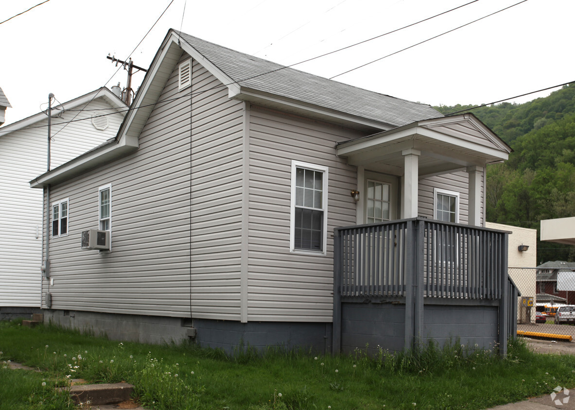 Building Photo - 304 Monroe St