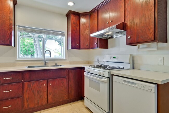 Foto del edificio - Duplex in Mountain View -  hardwood floors...