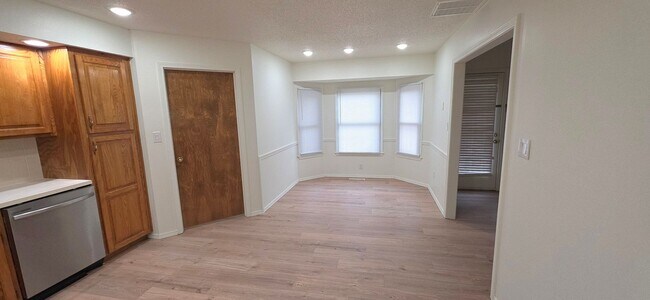 Building Photo - 1603 E Woodgate St