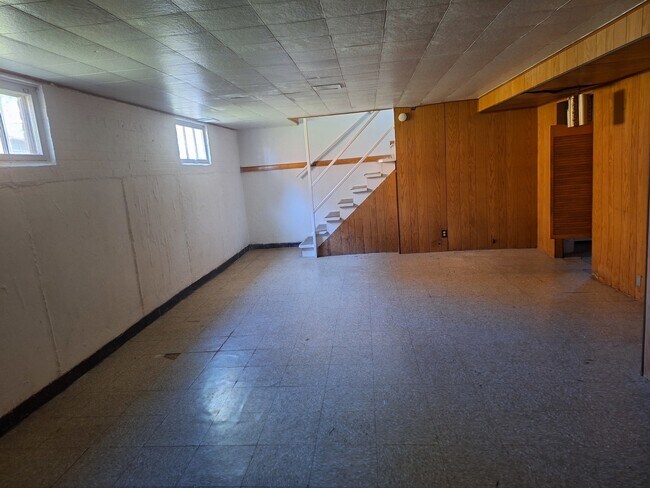 Building Photo - 15537 Ingleside Ave