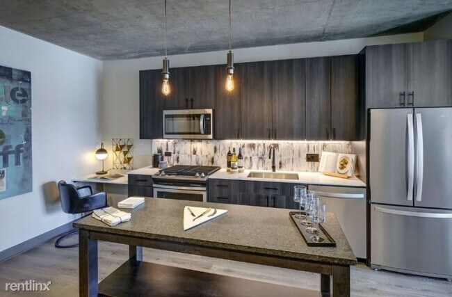 Foto del edificio - 3 br, 2 bath Apartment - 192 N Ada St