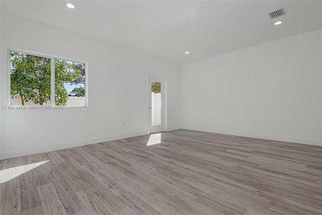 Building Photo - 355 NW 30th Ave