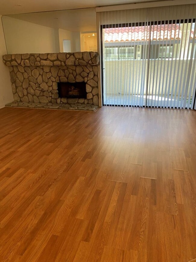 Building Photo - 2283 Martinique Ln