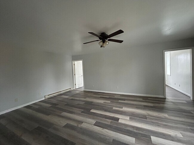 Building Photo - 105 W Emeline St