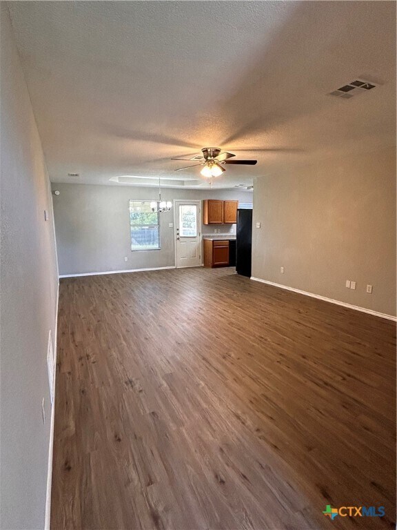Building Photo - 3007 Viewcrest Dr