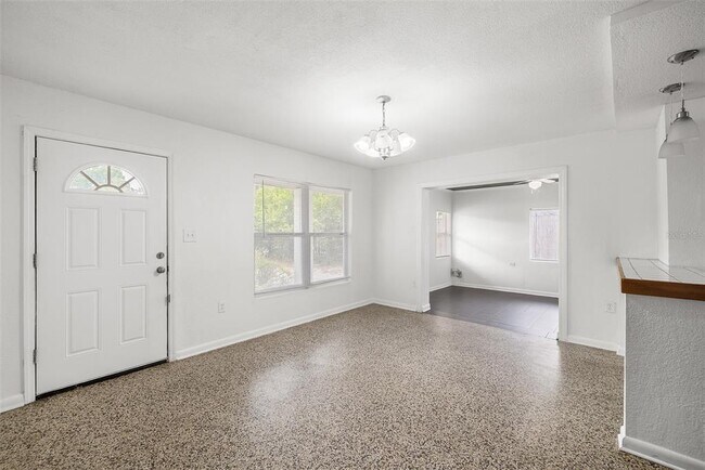 Building Photo - 12113 N Edison Ave