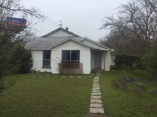 Primary Photo - 1940's Rent Home near UNT, Priced to Lease...