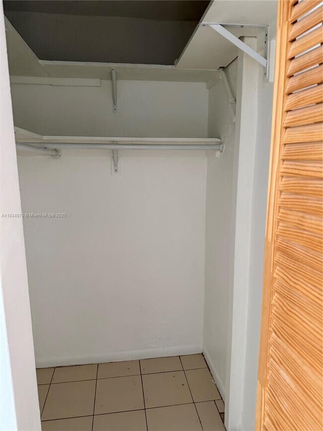 Foto del edificio - 6270 W Flagler St
