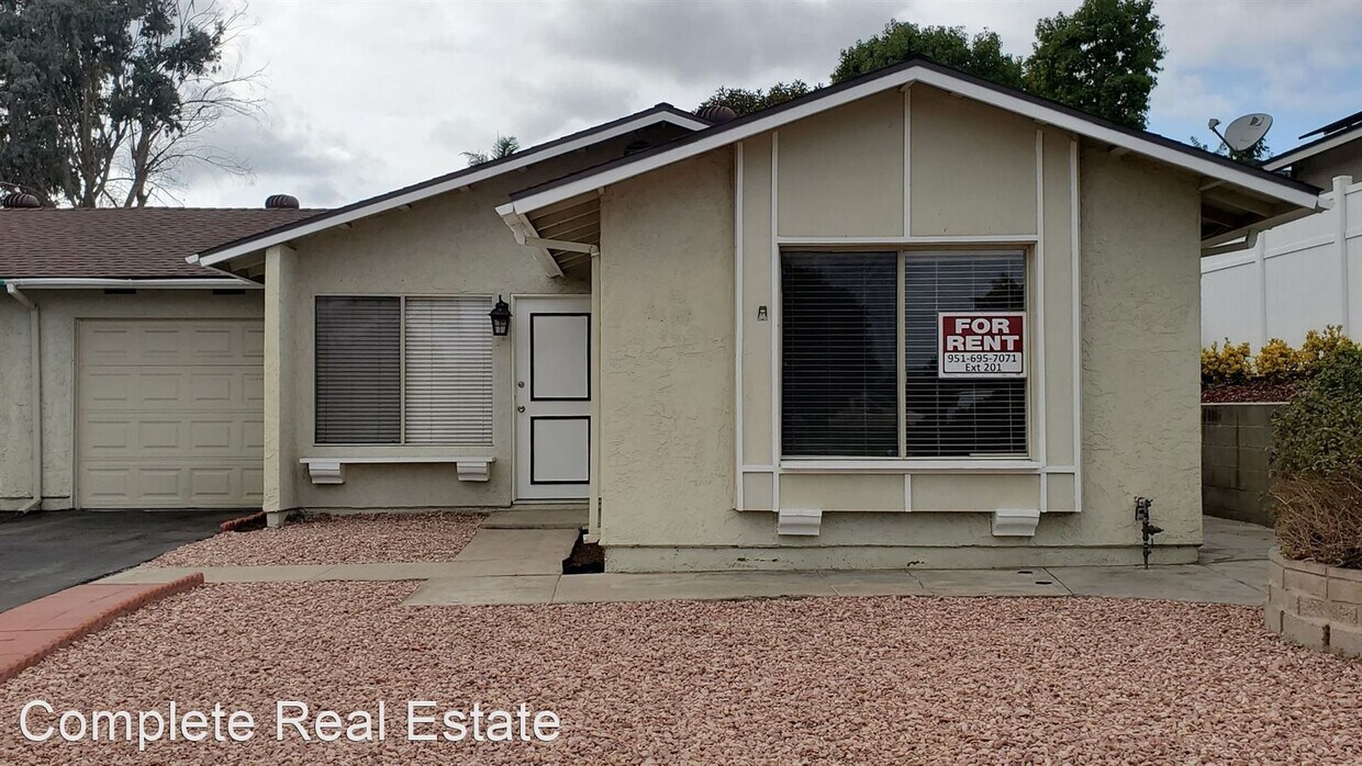Primary Photo - 2 br, 1 bath House - 1651 Peacock Boulevard