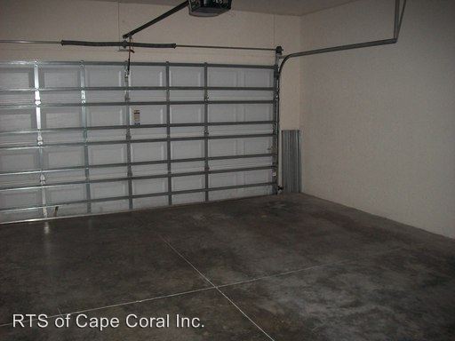 Building Photo - 710 SW 47th St