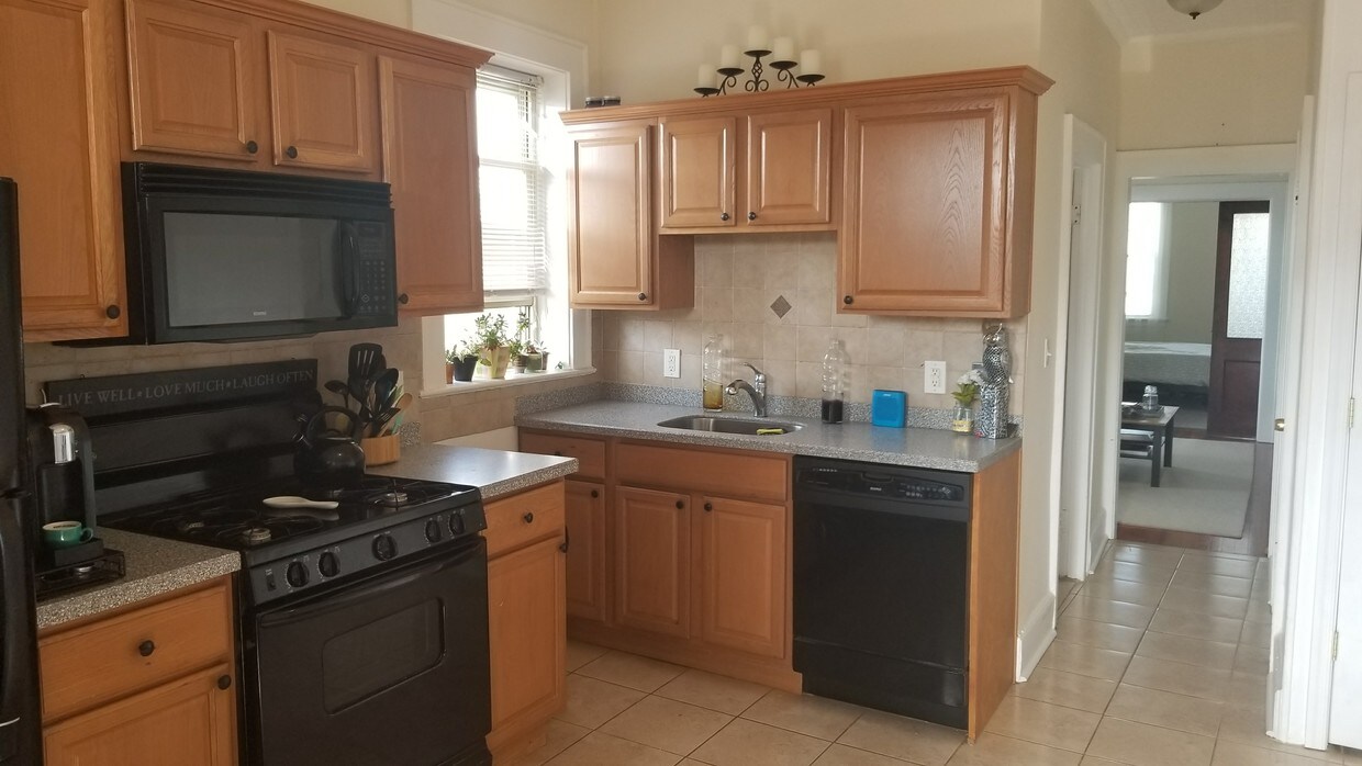 Kitchen - 67 Bay St