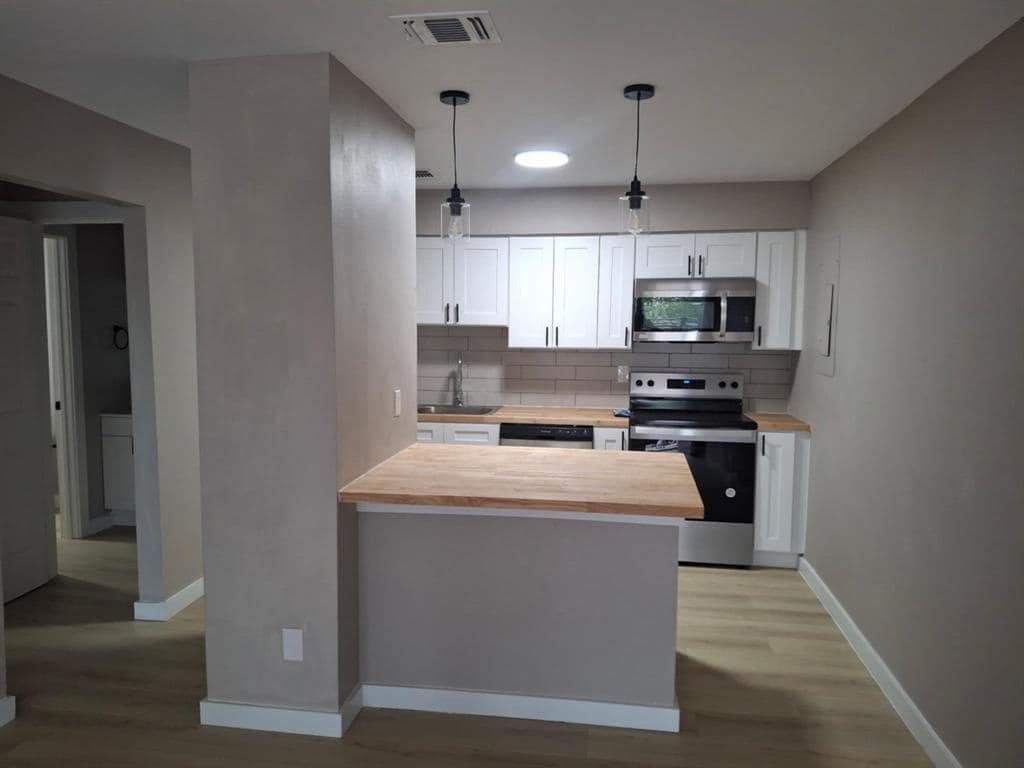 Building Photo - 345 FM86