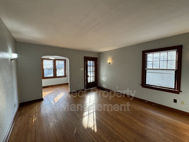 Building Photo - 3008 Hoagland Ave