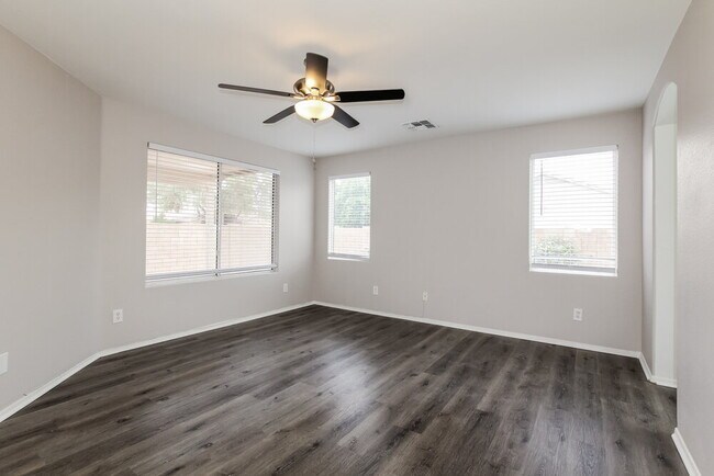 Foto del edificio - 8234 W Pima St