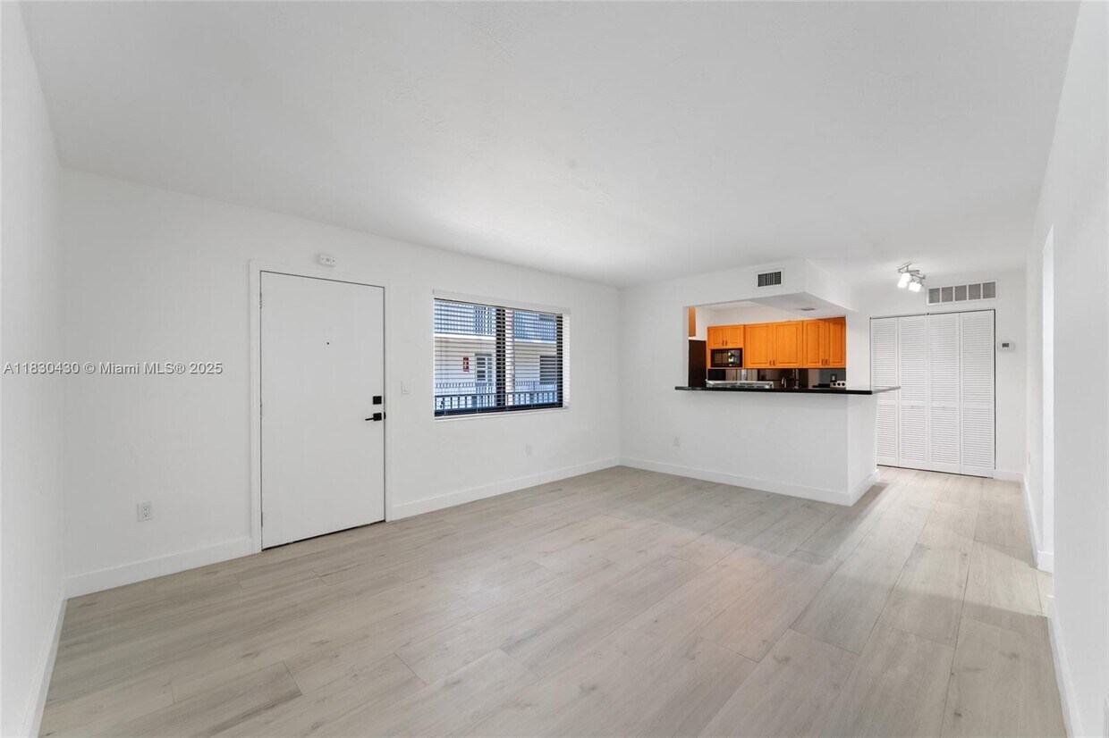 Foto principal - 3242 Mary St
