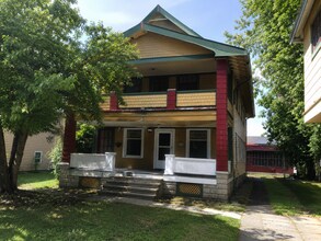 Building Photo - 3155-3155 W 48th St